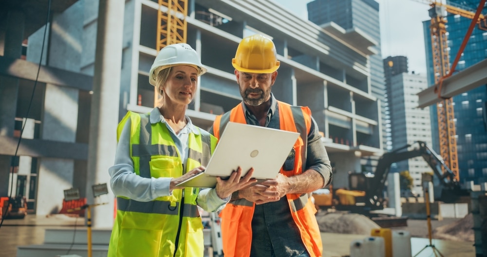 Engineer And project Manager Having A conversation
